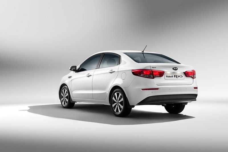 YEN� MAKYAJLI 2015 K�A R�O SEDAN RES�M GALER�S�