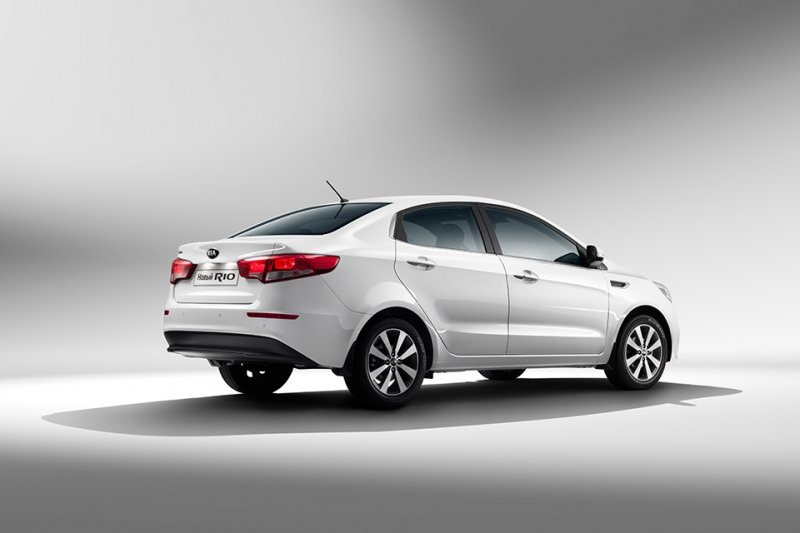 YEN� MAKYAJLI 2015 K�A R�O SEDAN RES�M GALER�S�