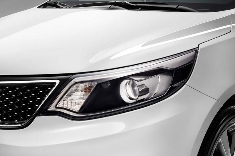 YEN� MAKYAJLI 2015 K�A R�O SEDAN RES�M GALER�S�