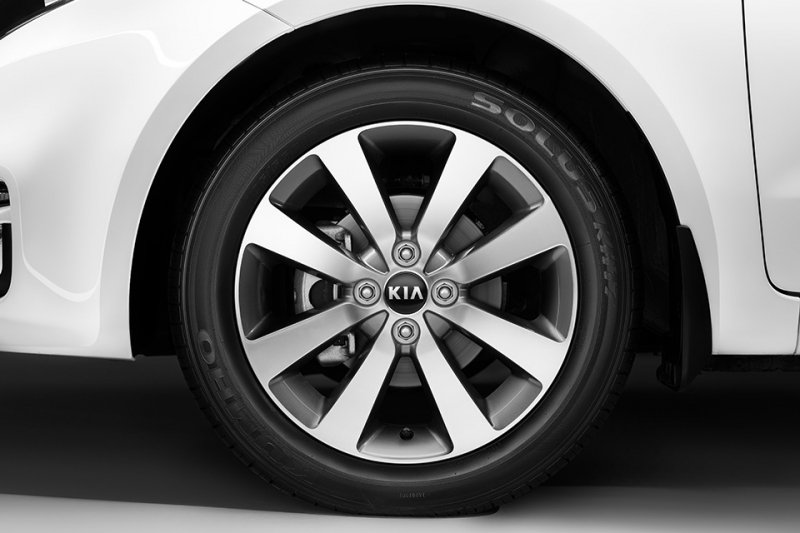 YEN� MAKYAJLI 2015 K�A R�O SEDAN RES�M GALER�S�