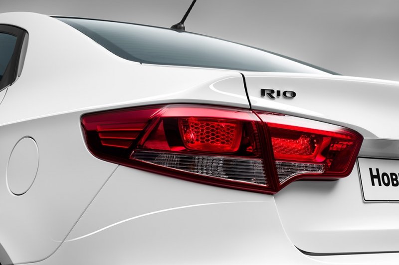 YEN� MAKYAJLI 2015 K�A R�O SEDAN RES�M GALER�S�