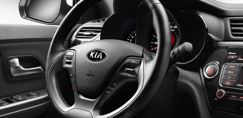 YEN� MAKYAJLI 2015 K�A R�O SEDAN RES�M GALER�S�