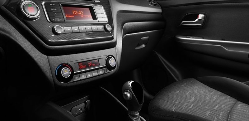 YEN� MAKYAJLI 2015 K�A R�O SEDAN RES�M GALER�S�