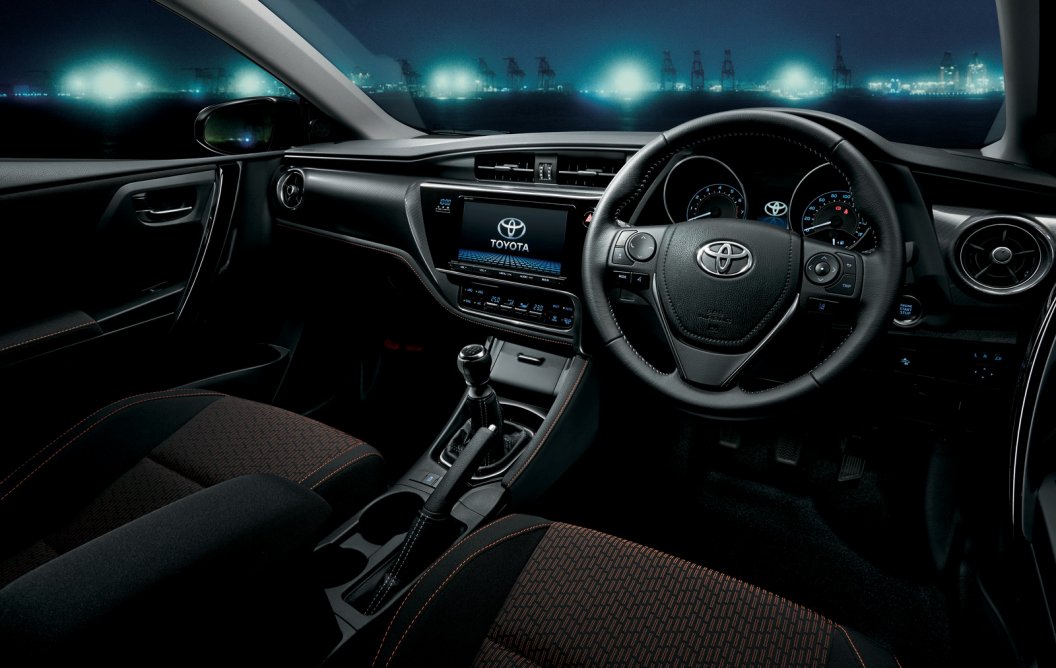 YEN� 2015 MAKYAJLI TOYOTA AUR�S JAPONYA'DA RES�M GALER�S�