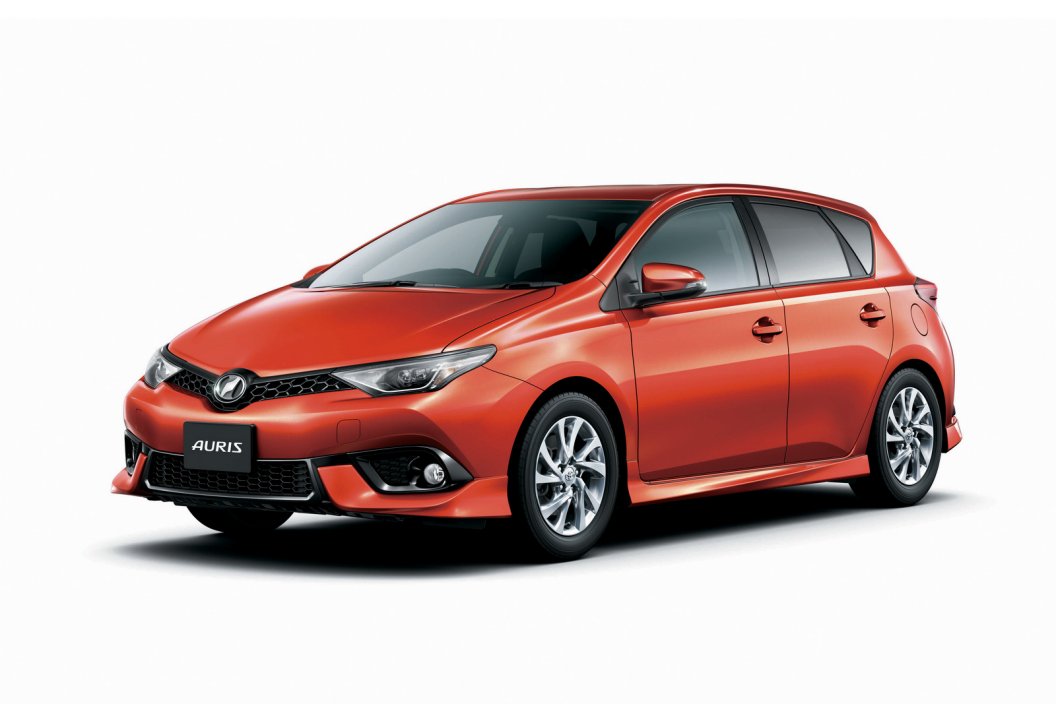 YEN� 2015 MAKYAJLI TOYOTA AUR�S JAPONYA'DA RES�M GALER�S�