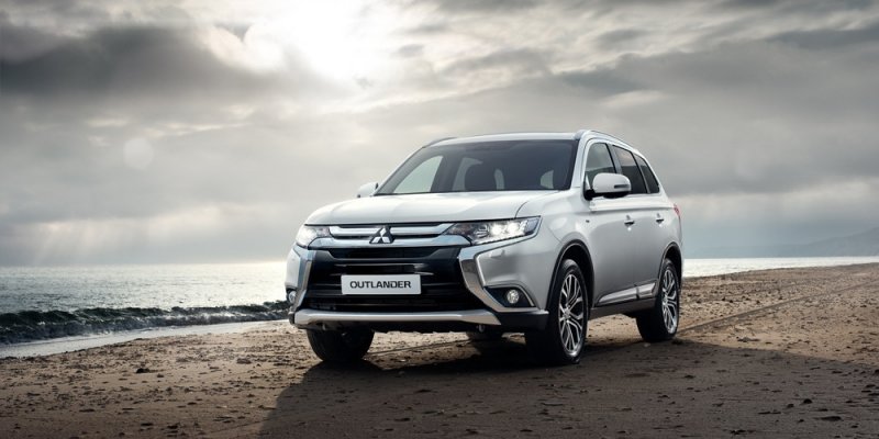 YEN� 2015 MAKYAJLI M�TSUB�SH� OUTLANDER DETAYLI RES�M GALER�S�