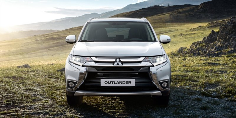 YEN� 2015 MAKYAJLI M�TSUB�SH� OUTLANDER DETAYLI RES�M GALER�S�