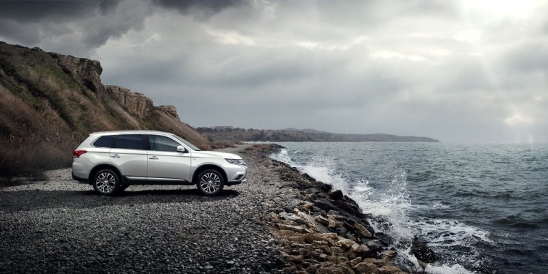 YEN� 2015 MAKYAJLI M�TSUB�SH� OUTLANDER DETAYLI RES�M GALER�S�