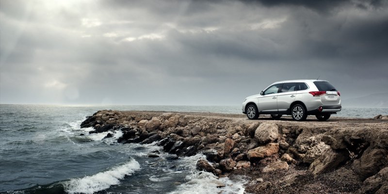 YEN� 2015 MAKYAJLI M�TSUB�SH� OUTLANDER DETAYLI RES�M GALER�S�