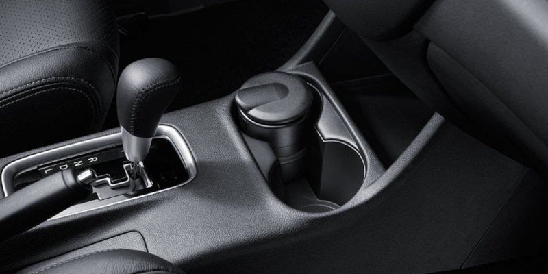 YEN� 2015 MAKYAJLI M�TSUB�SH� OUTLANDER DETAYLI RES�M GALER�S�