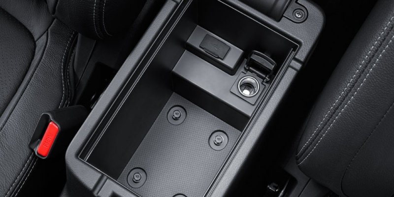 YEN� 2015 MAKYAJLI M�TSUB�SH� OUTLANDER DETAYLI RES�M GALER�S�