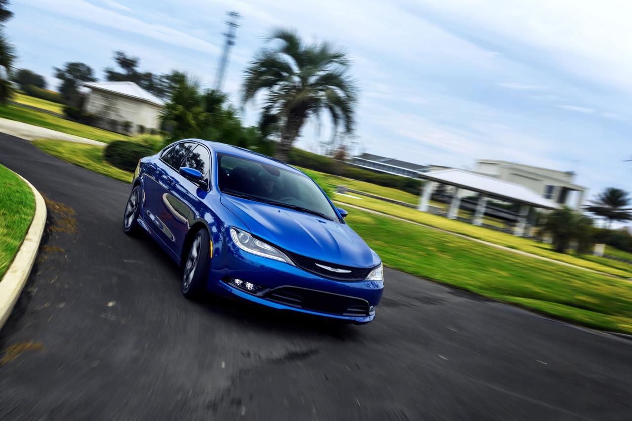 YEN 2015 CHRYSLER 200 AYRINTILI RESM GALERS