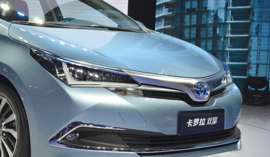 YEN� 2015 TOYOTA COROLLA H�BR�T ��N VERS�YON RES�M GALER�S�