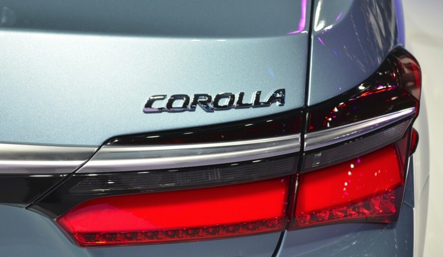 YEN� 2015 TOYOTA COROLLA H�BR�T ��N VERS�YON RES�M GALER�S�