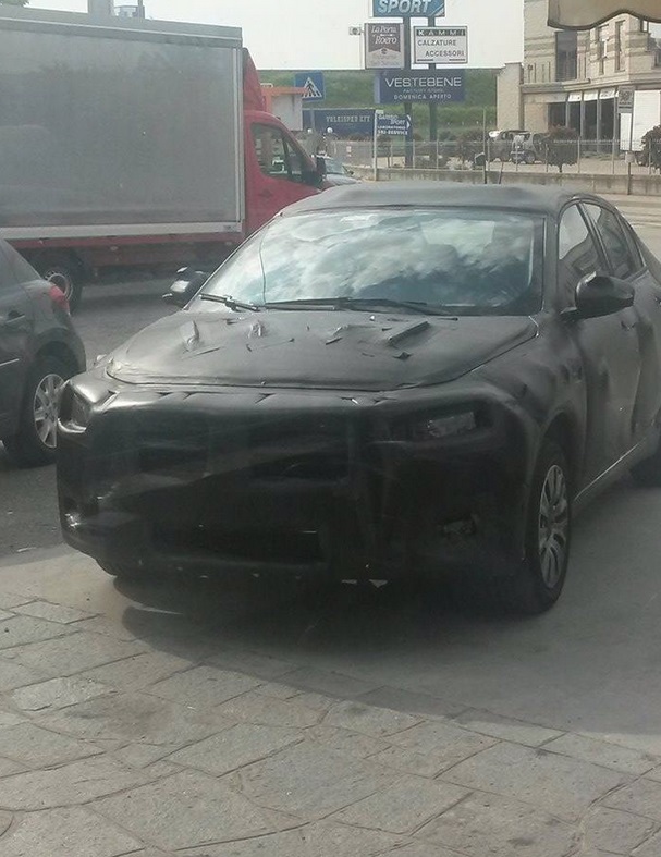 YEN� F�AT KOMPAKT SEDAN �LK �� KAB�N RES�M GALER�S�