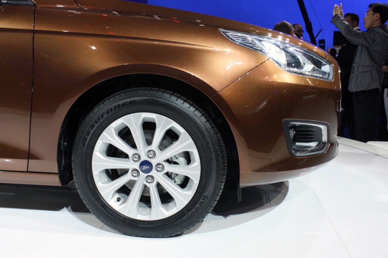 2014 FORD ESCORT PEKN FUARI RESM GALERS
