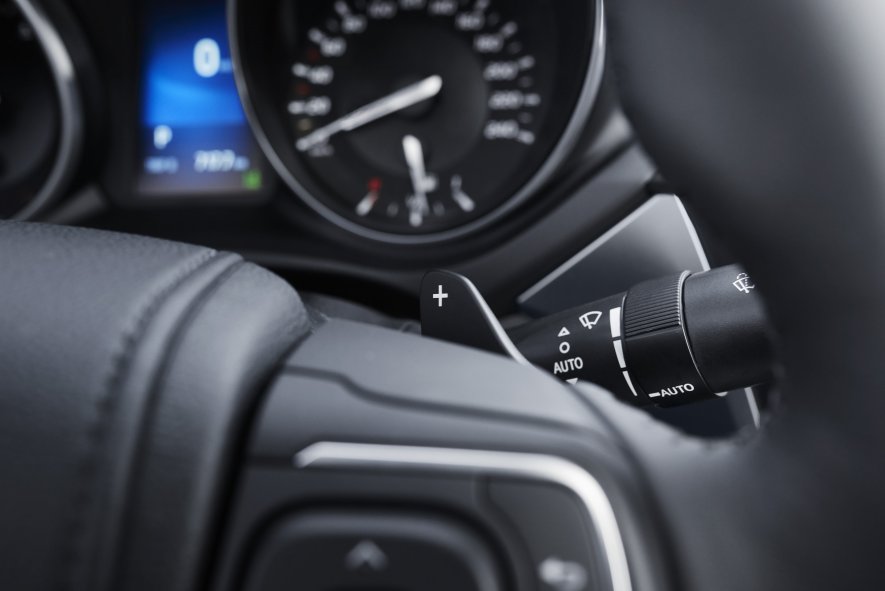 YEN� 2015 TOYOTA AVENS�S �ZEL RES�M GALER�S�