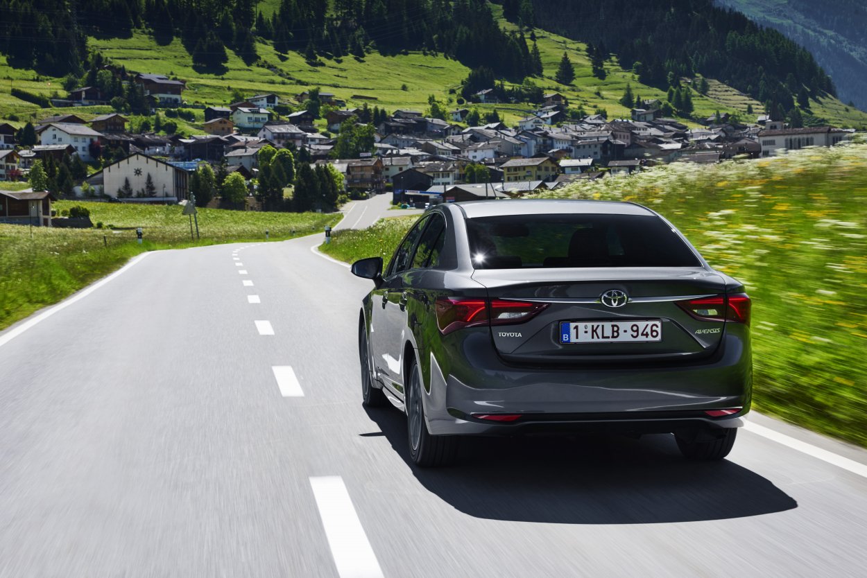 YEN� 2015 TOYOTA AVENS�S �ZEL RES�M GALER�S�