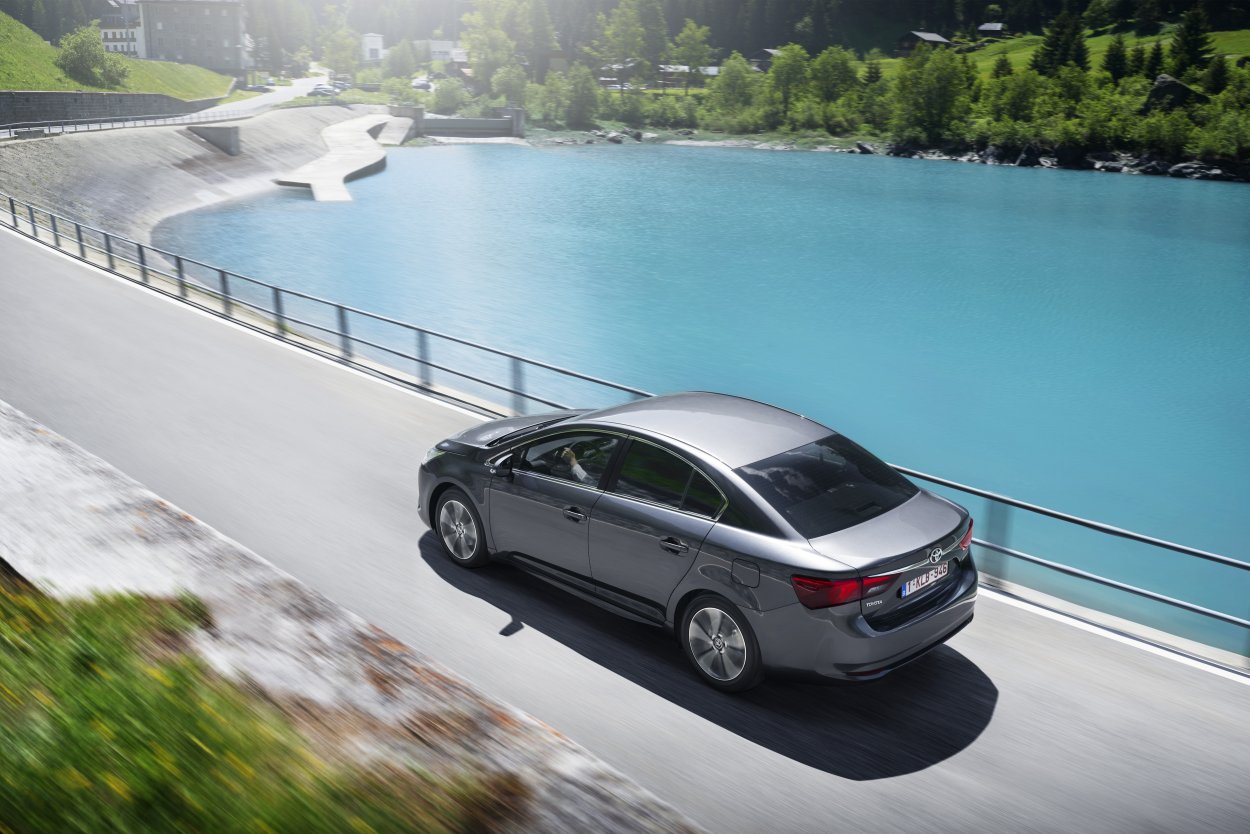 YEN� 2015 TOYOTA AVENS�S �ZEL RES�M GALER�S�