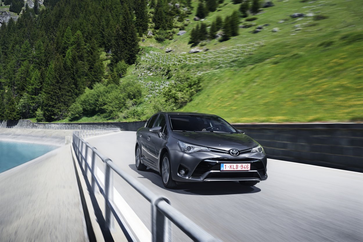 YEN� 2015 TOYOTA AVENS�S �ZEL RES�M GALER�S�