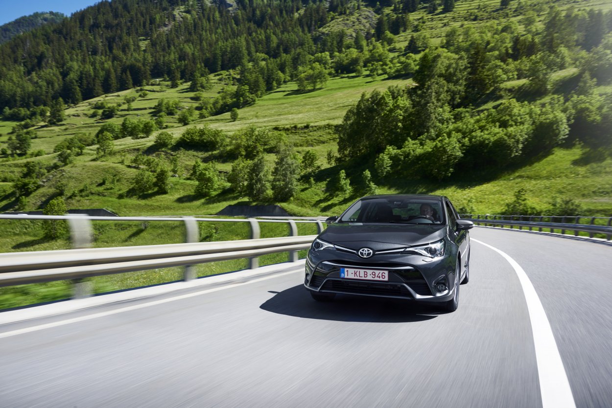 YEN� 2015 TOYOTA AVENS�S �ZEL RES�M GALER�S�