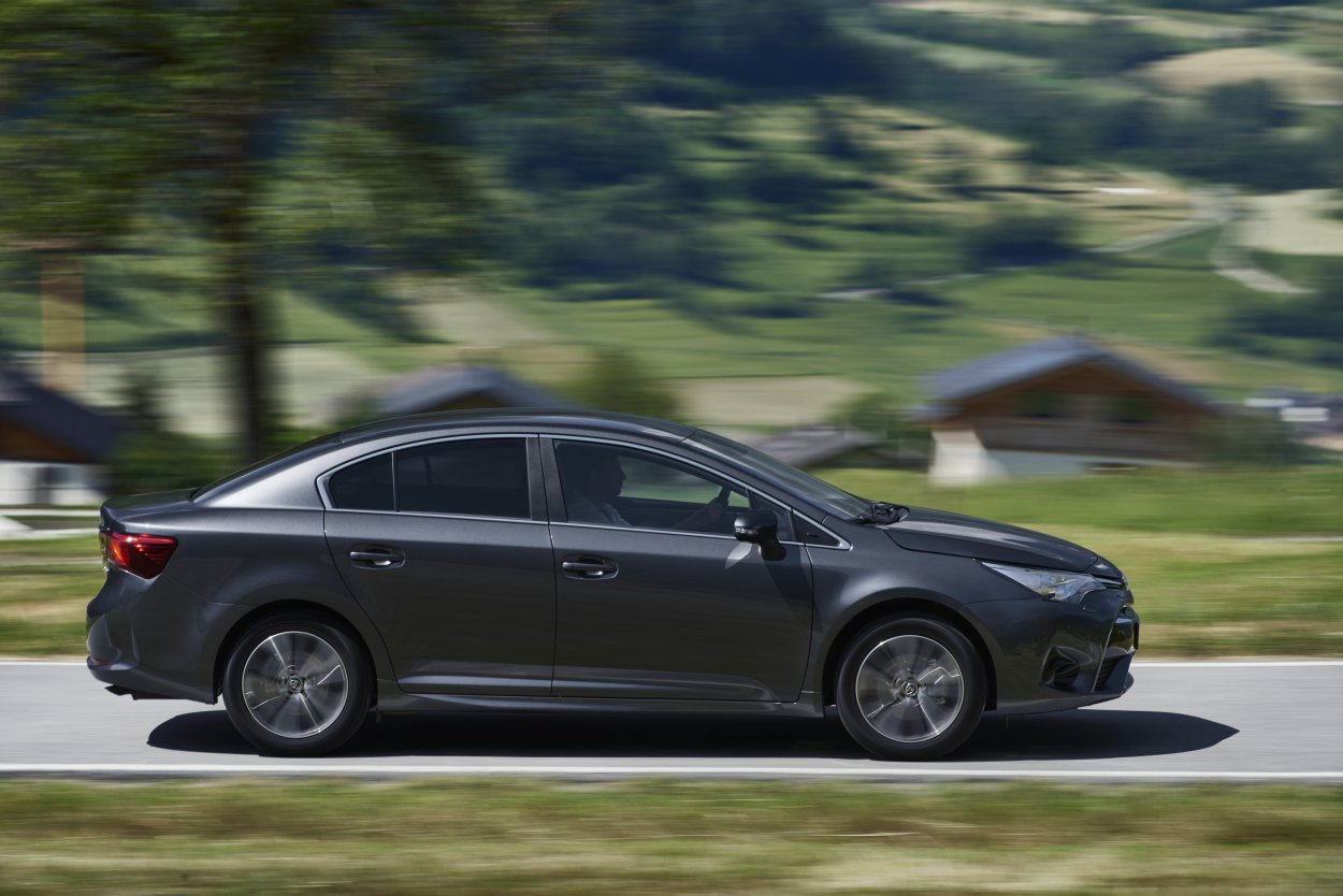 YEN� 2015 TOYOTA AVENS�S �ZEL RES�M GALER�S�