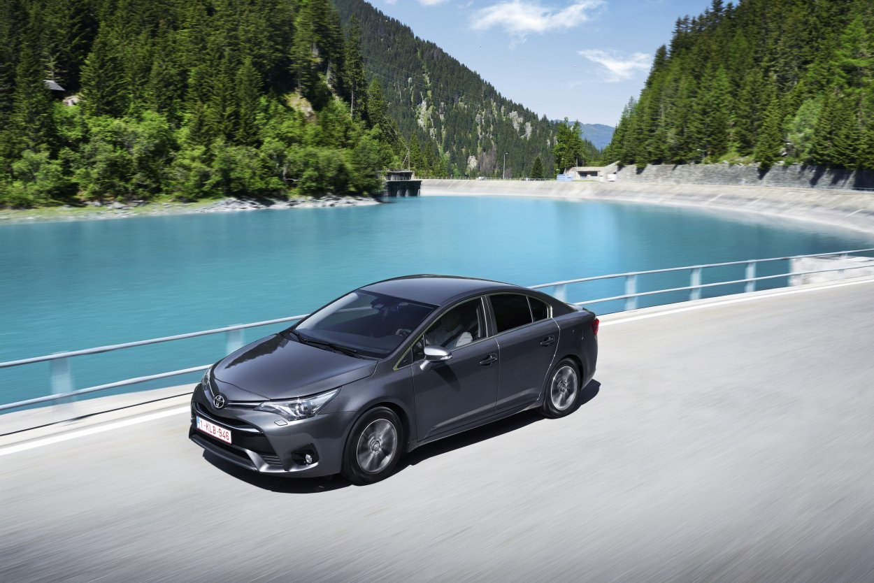 YEN� 2015 TOYOTA AVENS�S �ZEL RES�M GALER�S�