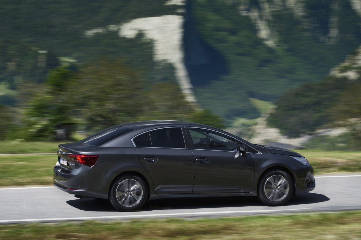 YEN� 2015 TOYOTA AVENS�S �ZEL RES�M GALER�S�