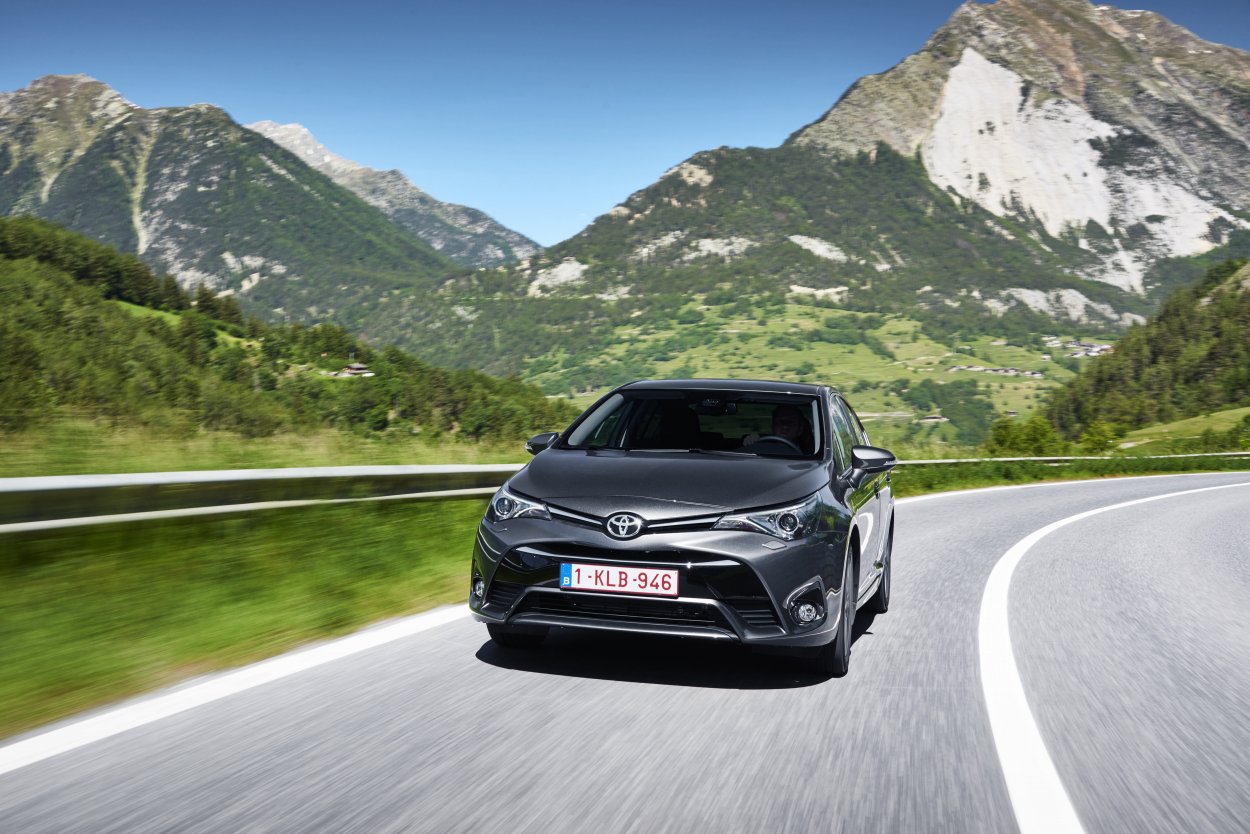 YEN� 2015 TOYOTA AVENS�S �ZEL RES�M GALER�S�