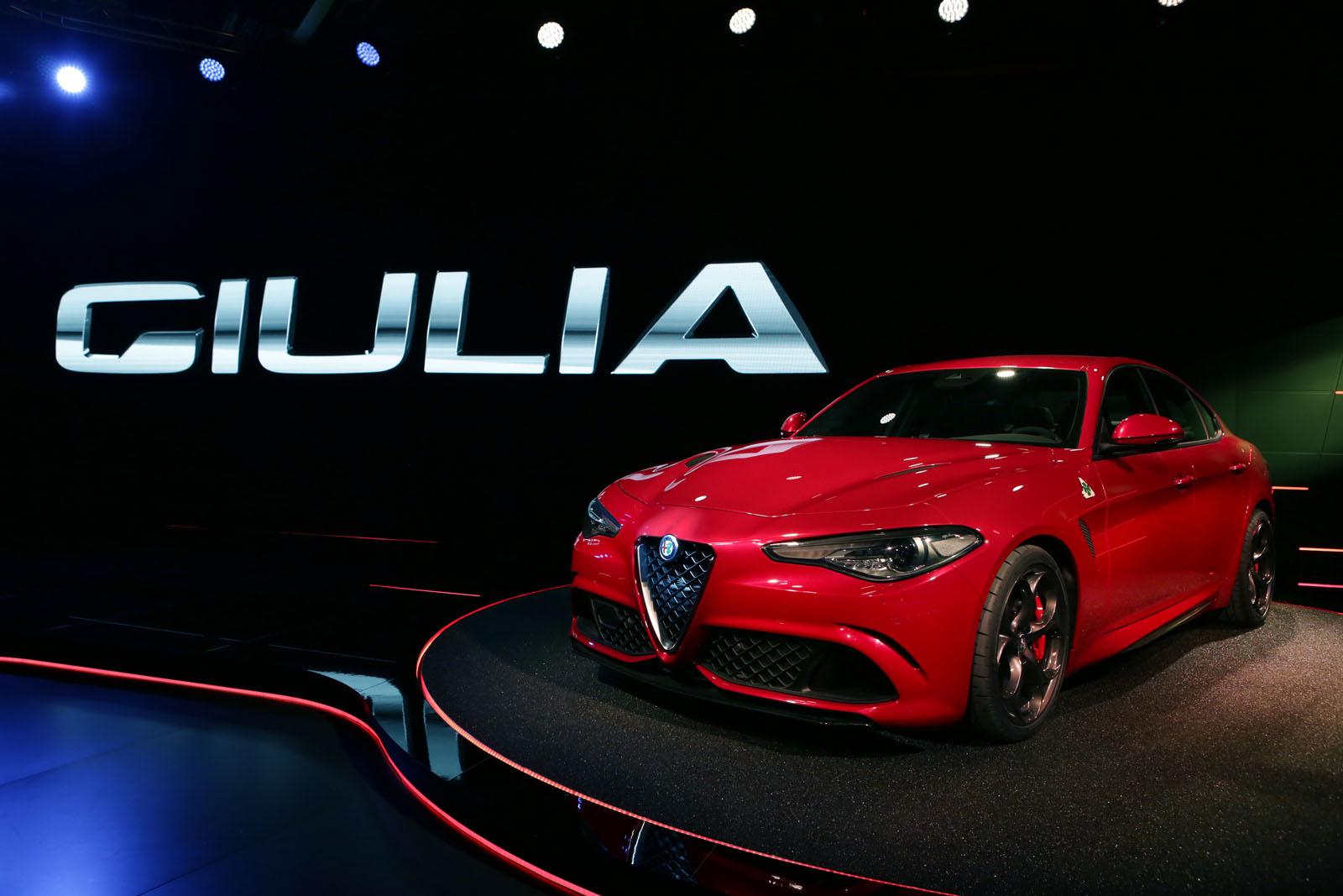 YEN� ALFA ROMEO G�UL�A �LK RES�M GALER�S�
