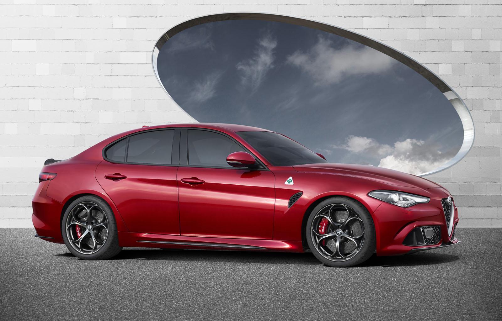 YEN� ALFA ROMEO G�UL�A �LK RES�M GALER�S�