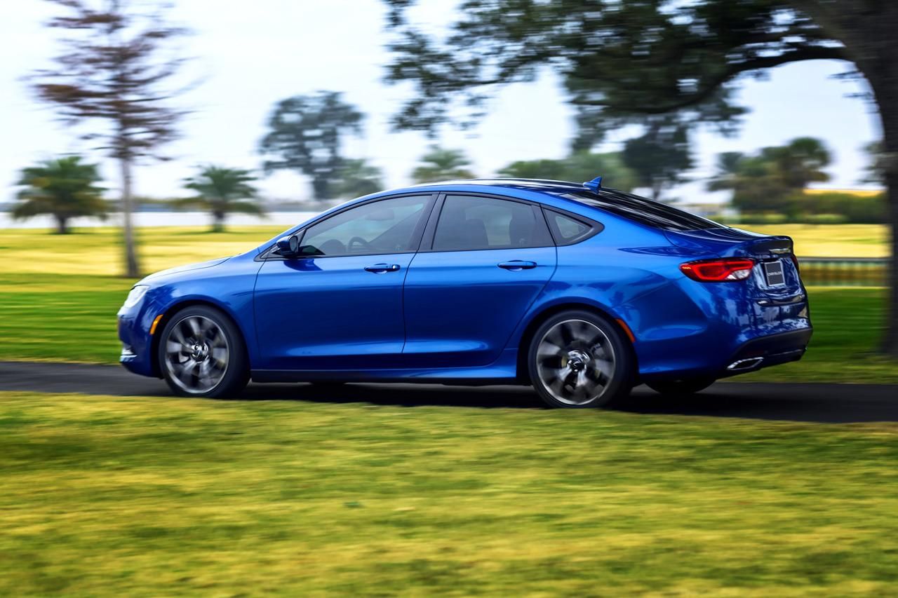 YEN 2015 CHRYSLER 200 AYRINTILI RESM GALERS