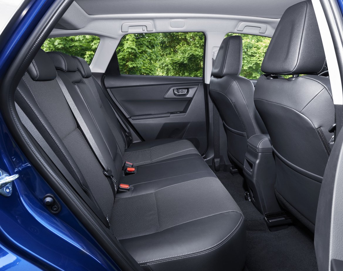 YEN� MAKYAJLI TOYOTA AUR�S TOUR�NG SPORTS RES�M GALER�S�