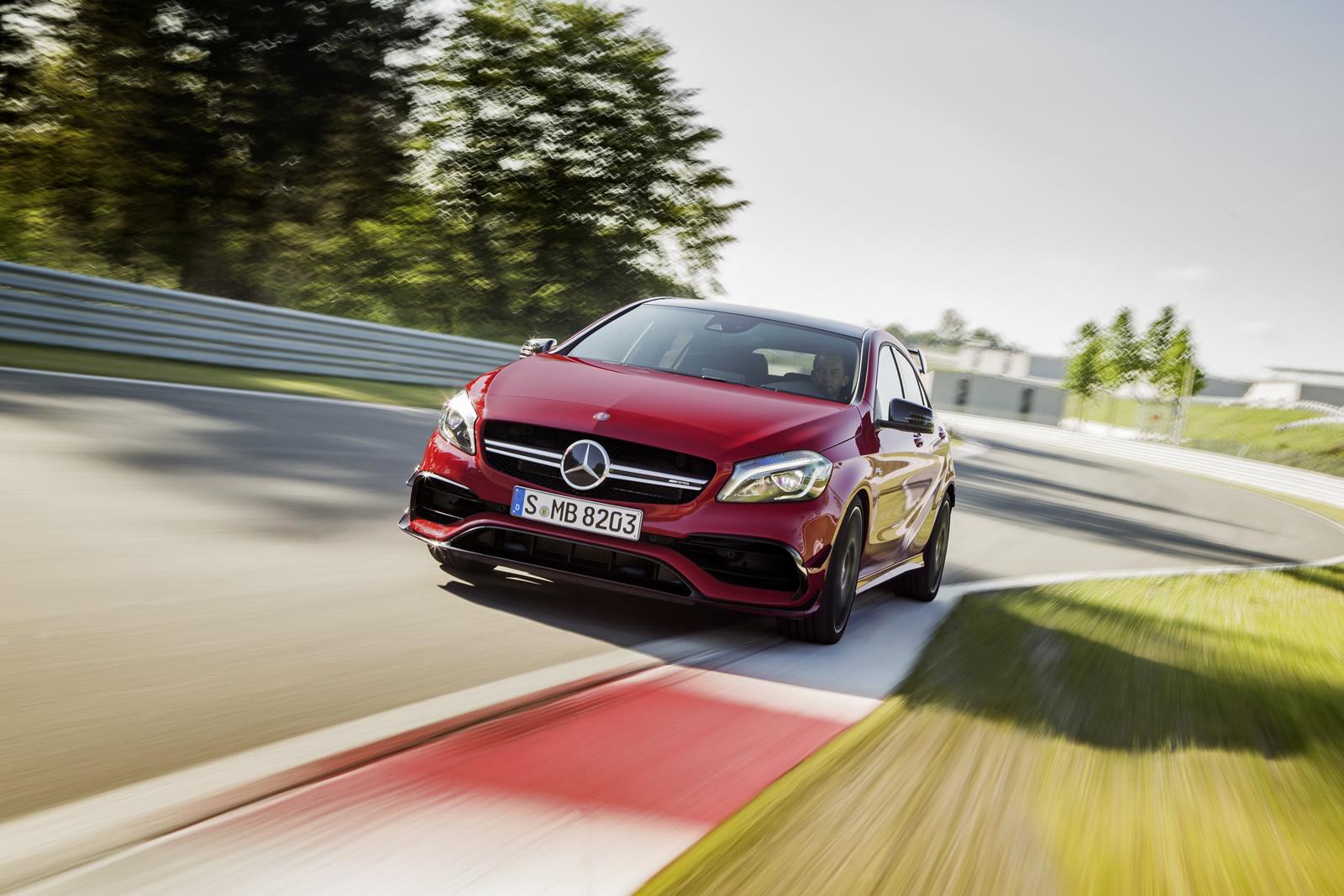 MAKYAJLI 2015 MERCEDES A45 AMG RES�M GALER�S�