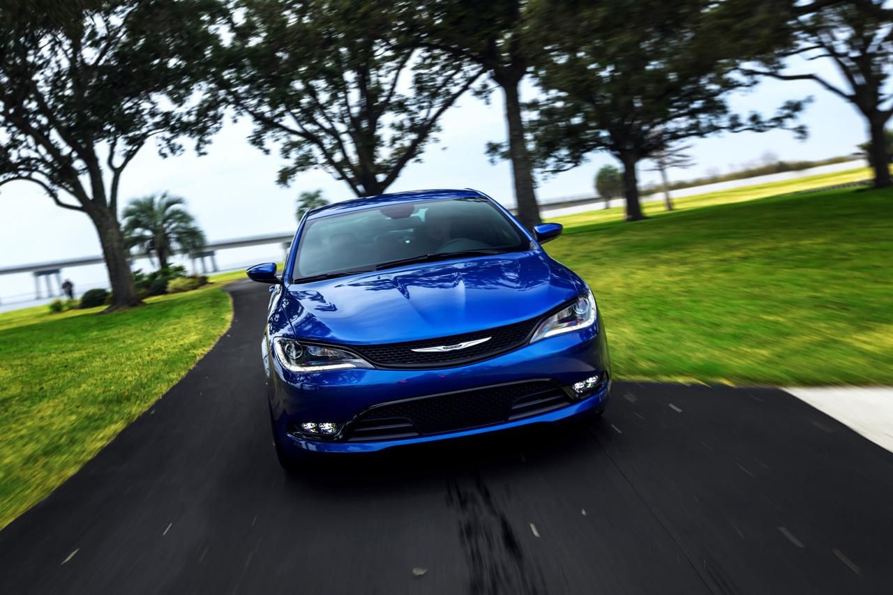 YEN 2015 CHRYSLER 200 AYRINTILI RESM GALERS