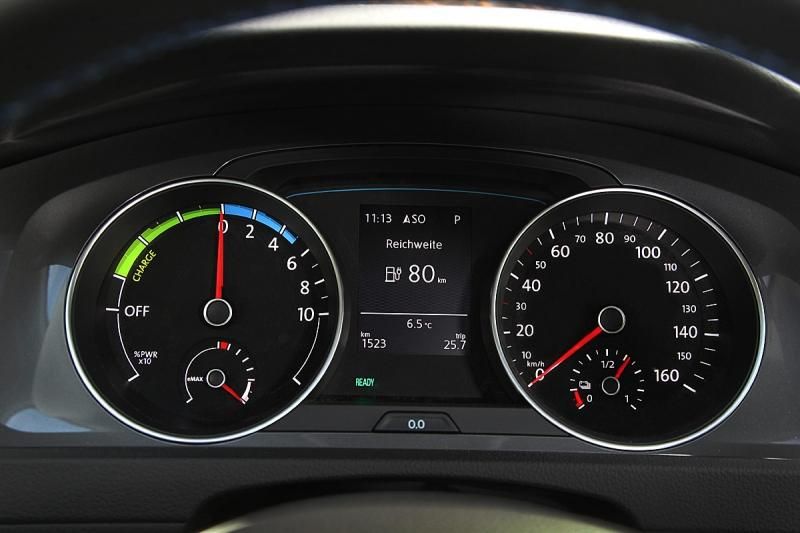 VOLKSWAGEN E GOLF GALER