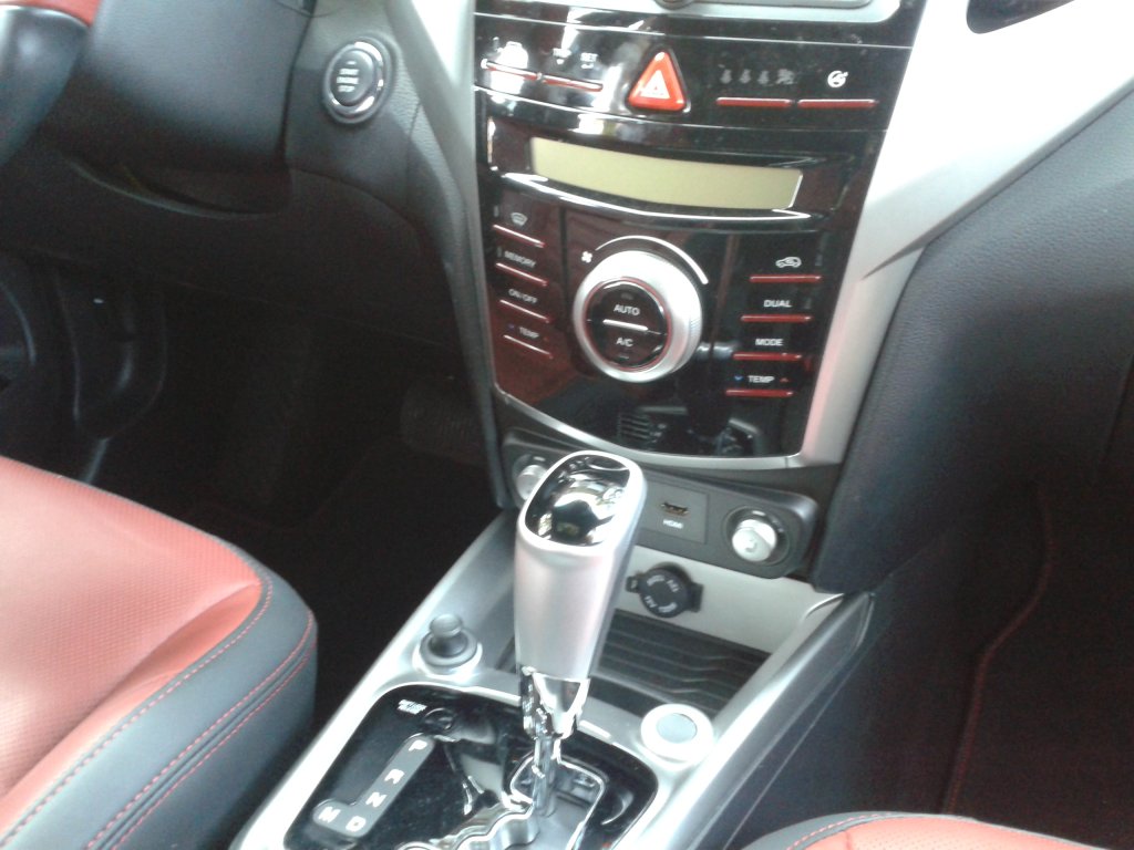 SSANGYONG T�VOL� 1.6 BENZ�N OTOMAT�K TEST RES�M GALER�S�