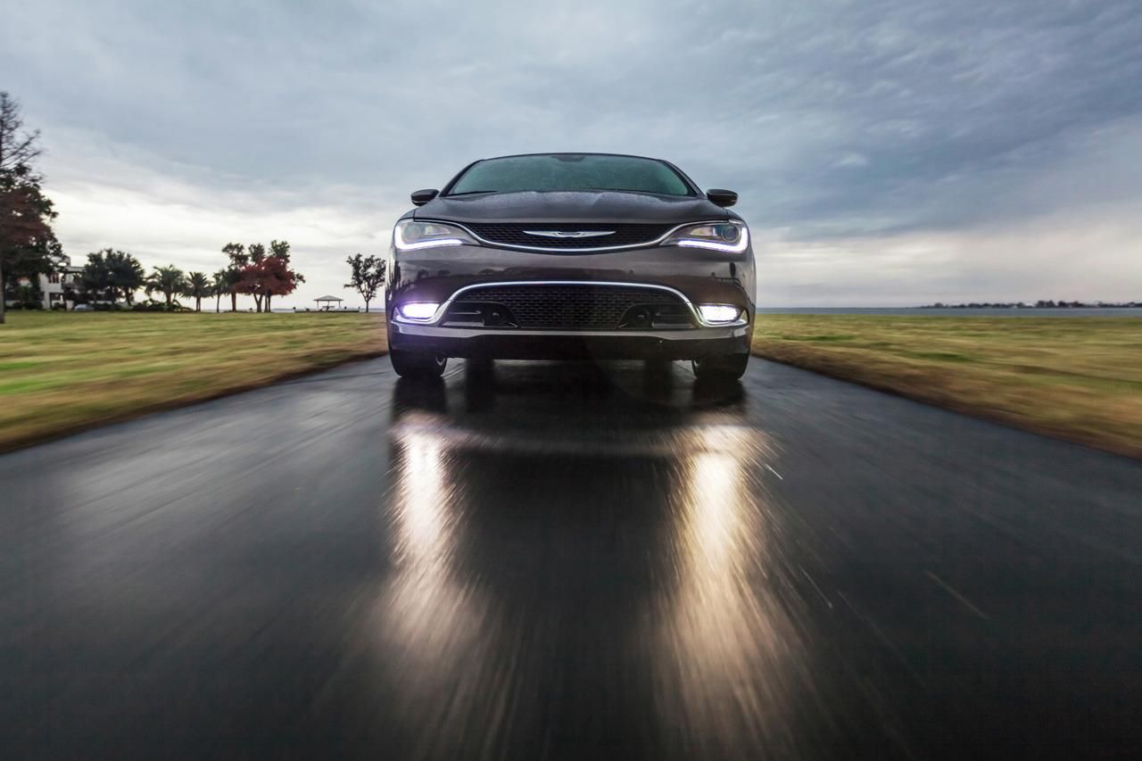 YEN 2015 CHRYSLER 200 AYRINTILI RESM GALERS