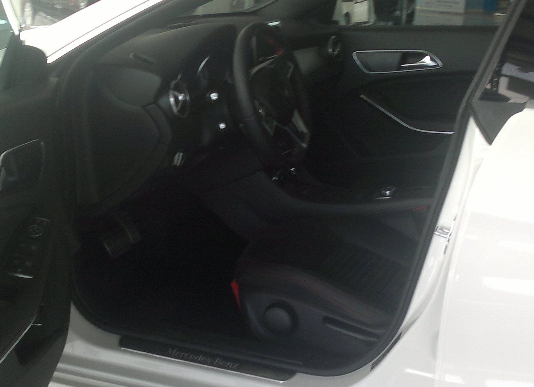 YEN MERCEDES CLA SATITA RESM GALERS