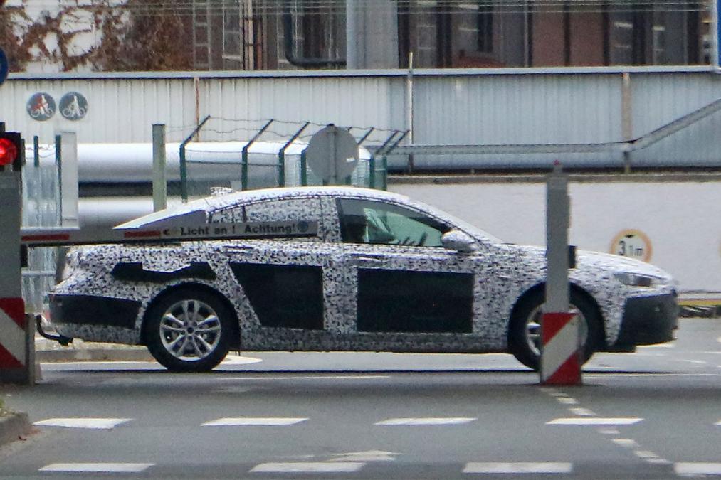 2017 Opel Insignia ilk taslak resim galerisi