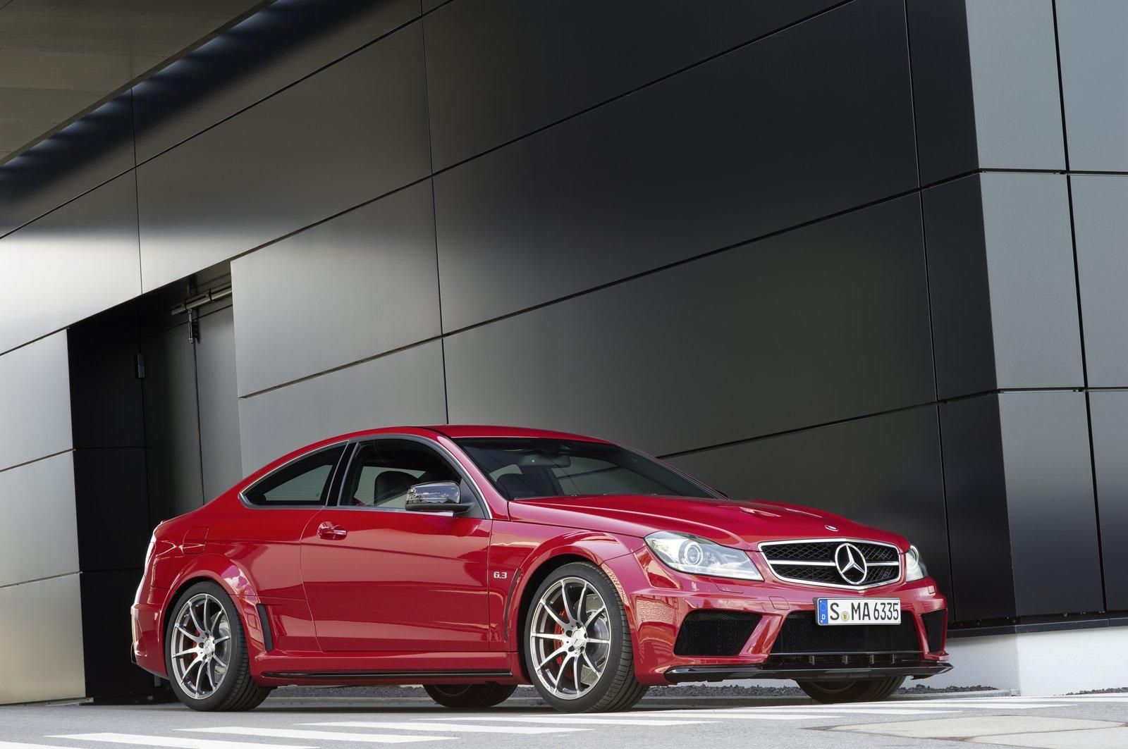 MERCEDES C63 AMG BLACK GALER