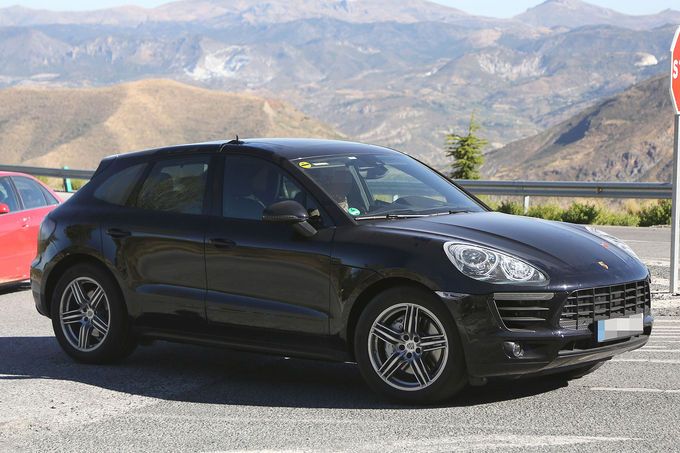YEN PORSCHE MACAN HAFF KAMUFLAJLI RESM GALERS