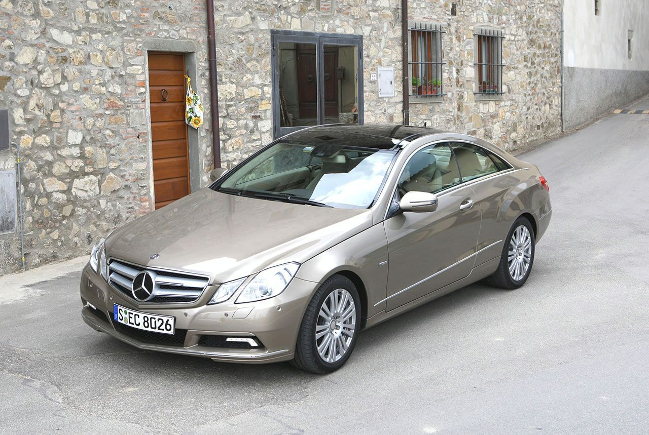 MERCEDES E COUPE (2010) GALER