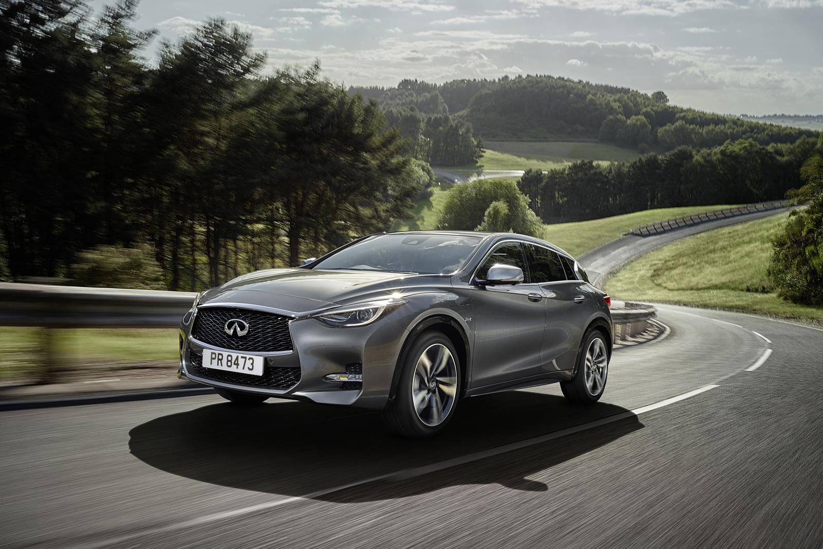 2016 Infiniti Q30 Resim Galerisi