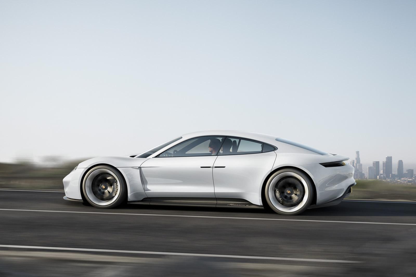 Porsche Mission E concept resim galerisi