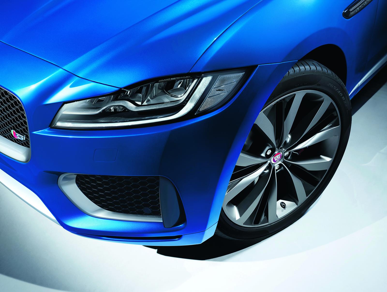 2016 Jaguar F-PACE resim galerisi