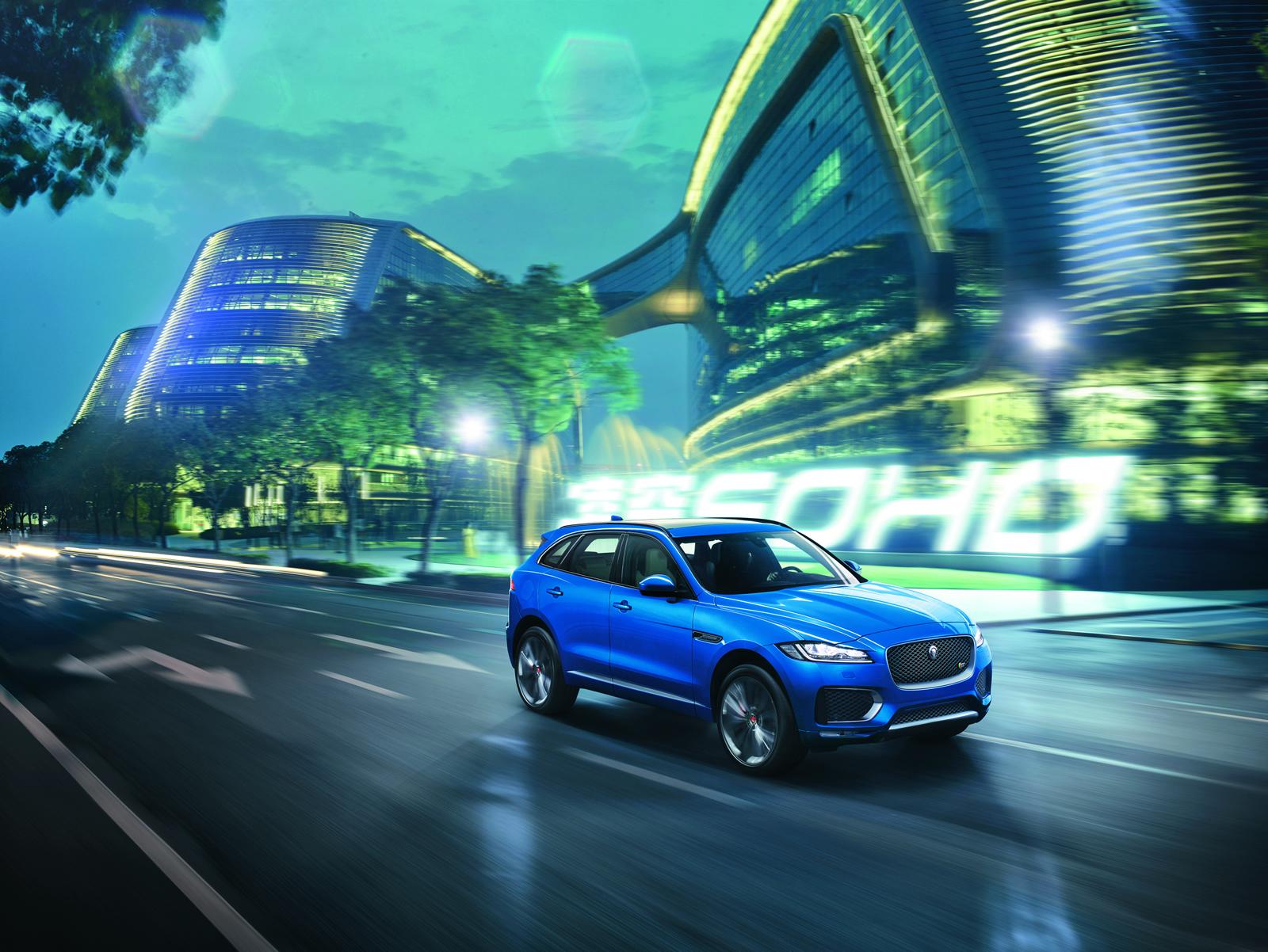 2016 Jaguar F-PACE resim galerisi