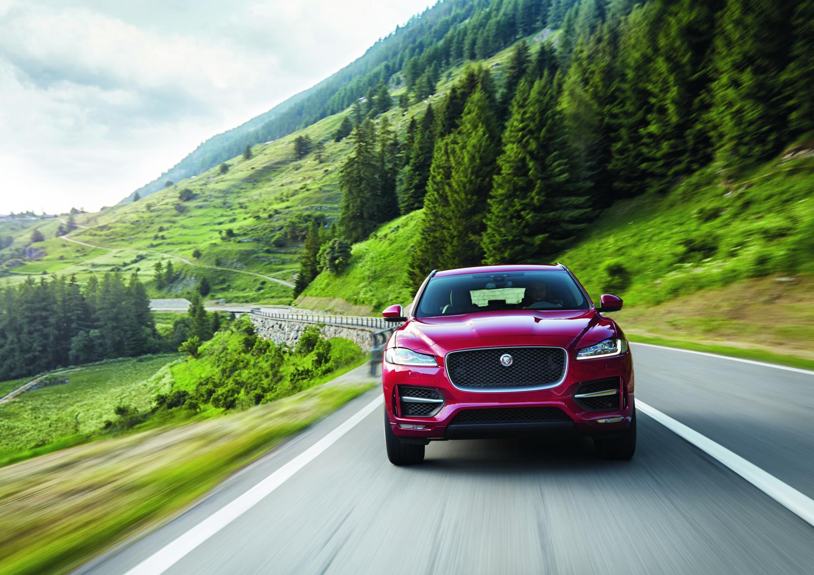 2016 Jaguar F-PACE resim galerisi