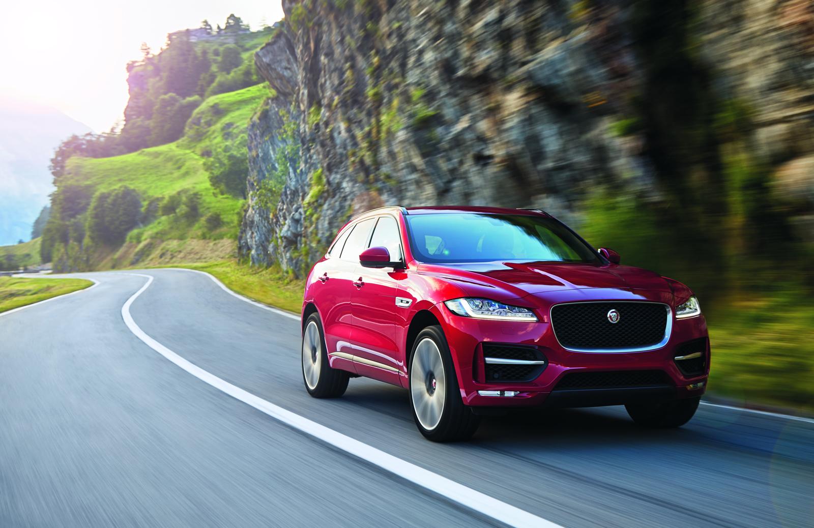 2016 Jaguar F-PACE resim galerisi