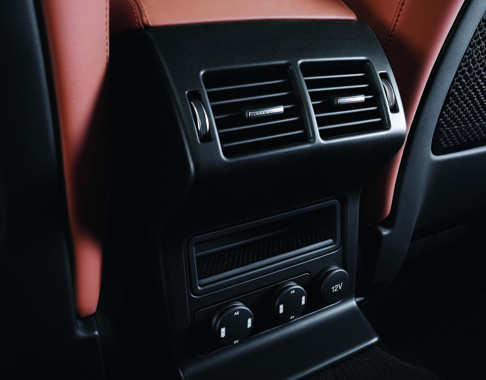 2016 Jaguar F-PACE resim galerisi